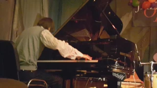 Alexander Vyazov - Mack the knife (piano cover as performed by Russell Wilson)