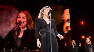 Kelly Clarkson performs Walk Away in Atlantic City, NJ on 5/10/24.