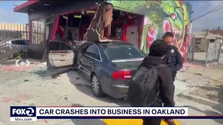 Car crashes into restaurant in Oakland