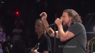 Roger Waters & Eddie Vedder - Comfortably Numb   MSG 12/12/12