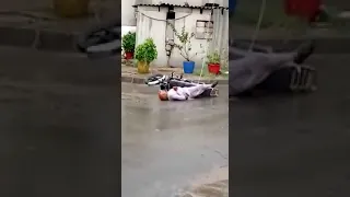 Electric Shock During Karachi Rain (08-07-20)