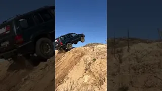 Бешеный Jeep grand cherokee  взлетает в небо