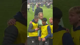 Amanda Staveley appreciating ball boys and girls #NUFC