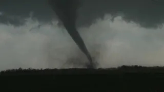 DUAL-STATE TORNADO INTERCEPT! Bowling Green, MO strong tornado then crossed MS River on a barge!