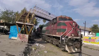 El Maquinista del Tren saluda y estira su tren!