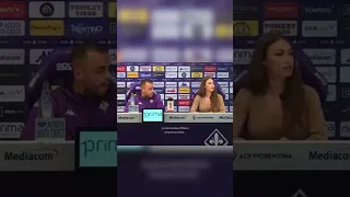 Arthur Cabral Looks At the Woman in Press Conference 😅