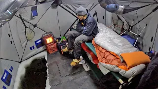 Bunk Bed Ice Camping w/ Extra Large Hole