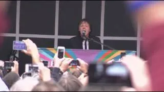 Sir Paul 'pops Up' in Times Square