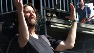 Keanu Reeves Surprises Fans: Playing Guitar for the First Time in 20 Years with Dogstar!