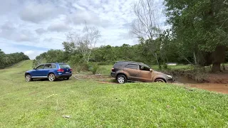 old VW Touareg help tow stucked Toyota Fortuner