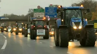 Tractors on the motorway head to Paris for farmer's protest | AFP