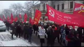 VL.ru В буденовках и с ружьями проходят коммунисты по улицам Владивостока