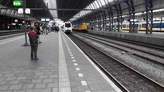 Arriva FLIRT's 452 en 460 vertrekken van Amsterdam Centraal