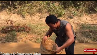 Eating Delicious - Boiling Oysters In River