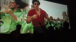 Jawan Hall Reaction in Kolkata || People dancing in the theater || Shahrukh Khan Movie || SRK