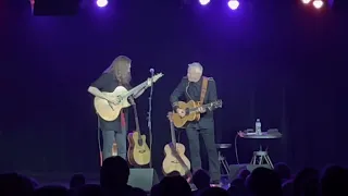 Tommy Emmanuel and Mike Dawes - slow dancing in a burning room