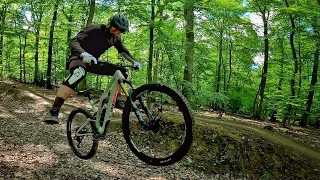 Lustiger Tag im Flowtrail Stromberg | Wir üben Nose Tap & No Foot | Specialized Stumpjumper