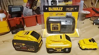 Dewalt (DCB1106) 12v/20v  6 AMP Charger