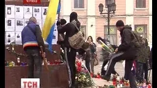 У Чернівцях під вигуки "Слава" зустріли київських майданівців