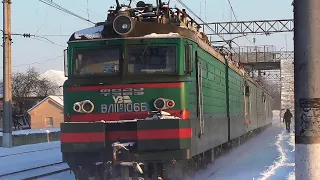 Сплотка ВЛ11М следует по станции Николаев-Днестровский