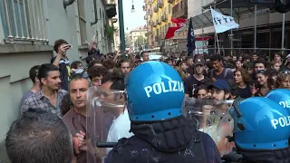 Meloni a Torino, il dirigente della polizia: "Basta hanno rotto". Poi parte la carica sugli studenti