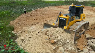 Great Power Bulldozer Moving Gravel Hard Extreme Pushing Heavy Dump Truck Unloading