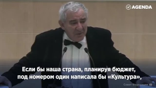 Искусствовед Михаил Казиник