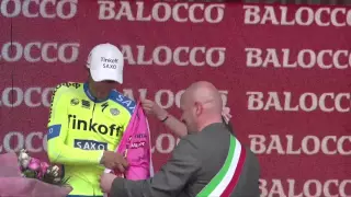 Mayor of Forli hits Alberto Contador's fragile shoulder