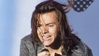 Harry Styles: 9 Times He Got Hit On Stage (Mostly In The Balls)