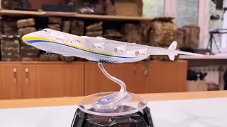 Модель літака МРІЯ - Ан 225 на підставці, масштаб: 1:400