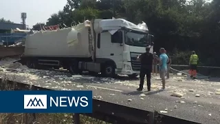 Bridge collapses after lorry crash on M20 motorway in Kent - DIBC News