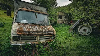 RETRO CARS ABANDONED IN A FIELD  CLASSIC Tractors