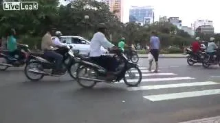 Как удачно перейти дорогу во Вьетнаме
