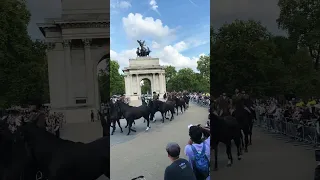 Horse Guards Parade: Wellington Arch London. Look Out for the White Horse.