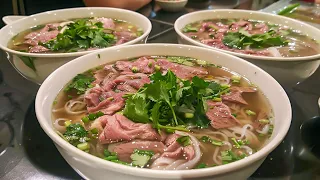 MOST Popular! Epic Vietnamese Beef Pho You MUST TRY - Best Street Food Around The World