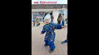 Дети танцуют под песню "Любо казаку".