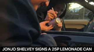 JONJO SHELVEY SIGNS A 25P LEMONADE CAN AT NEWCASTLE’S TRAINING GROUND !!!!!