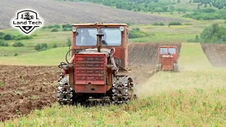 Как в СССР: два советских гусеничных трактора Т-4А пашут зябь!