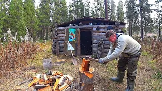 Живём третий день в тайге, в лесной избушке. Ловим рыбу на сети. Готовим рыбацкий ужин.