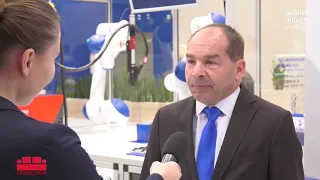 Software-Plattform Cockpit “Edition 1” von Yaskawa, Rote Couch, Hannover Messe 2019