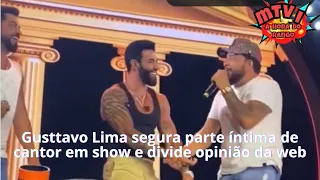 Gusttavo Lima segura parte íntima de cantor em show e divide opinião da web