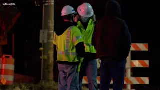 LISTEN | Ruptured gas line hisses loudly in downtown Toledo after excavator hit it