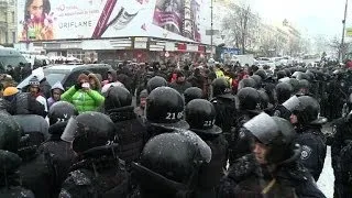 Ukrainians keep up protests as riot police move in