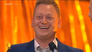 Knossi gewinnt die Goldene Henne in der Kategorie Onlinestar