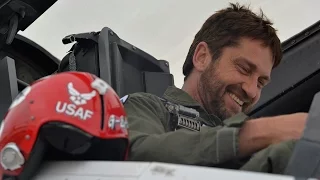 Gerard Butler Flies with the USAF Thunderbirds (Full Length Video)