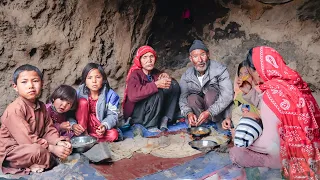 Village Lifestyle | Old Lovers' Multigenerational Afghanistan Cave House (Movie)