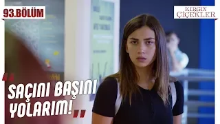 Meral üniversitedeki kızlara saldırıyor! - Kırgın Çiçekler 93.Bölüm