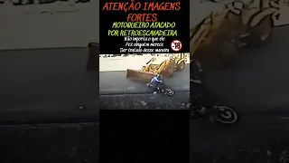 Motociclista Atacado por Retroescavadeira +18 #auto #monstertruck #car #viral #monsterjam #shorts