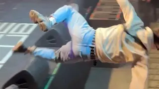 Фанат-акробат крутанул сальтуху на концерте Гуфа. Real Video