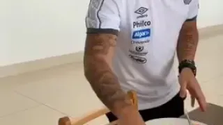 OS JOGADORES DO SANTOS TROLLOU O SOTELDO COM A CADEIRA DE CRIANÇA😂😂😂😂😂😂😁😂😂